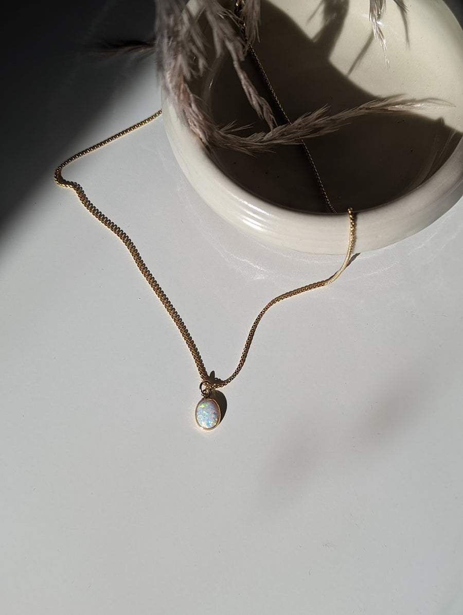 Opal Pendant & Box Chain